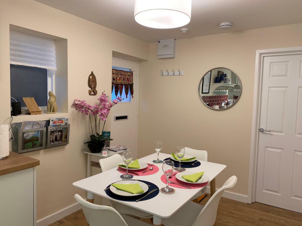 Pristine Apartment In The Centre Of Glastonbury Eksteriør billede