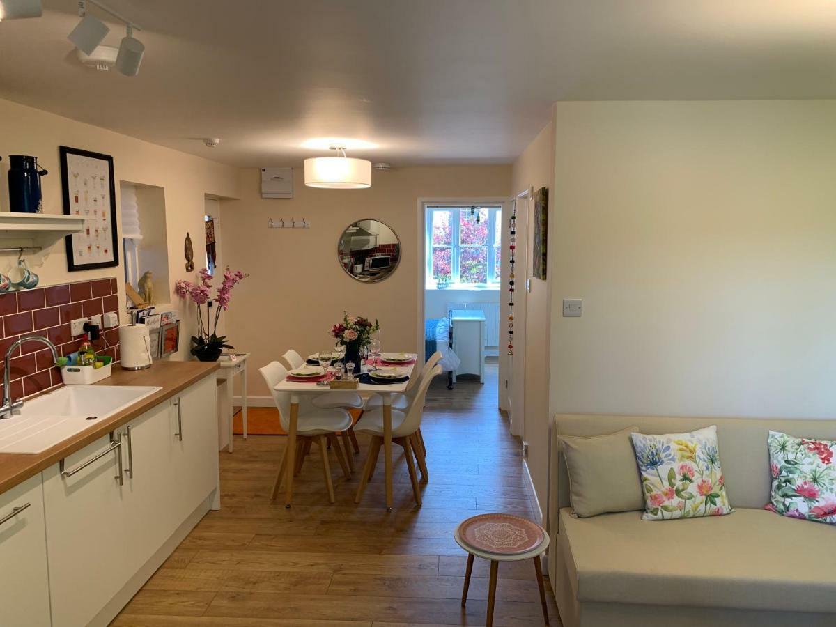 Pristine Apartment In The Centre Of Glastonbury Eksteriør billede